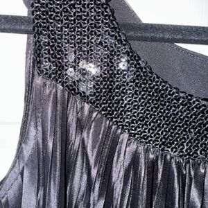 Elegant Black Sleeveless Long Top